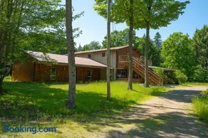 Spacious Lodge Madawaska Ideal for GroupsTrails - Image 3