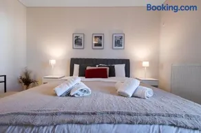 Dazzling and stylish 2BR Apartment - Image 1