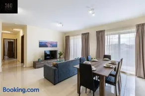 Designer 3BR home, w/ lovely green views & WIFI by 360 Estates - Image 4
