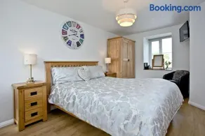 Anchor Cottage, Strete, Dartmouth - 1 Pet Accepted - Free WiFi & Parking - Image 5