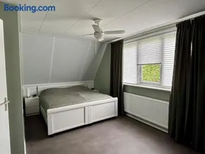 Comfortable holiday home with three bedrooms - Image 1