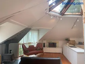 Cozy and rustic cabin - Image 2