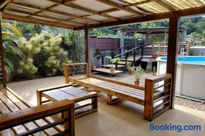 Spacious Family House with Pool - Image 4