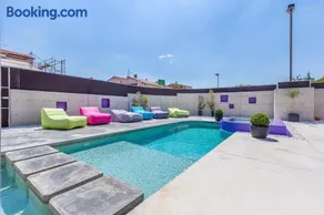 House Moderna - Image 2