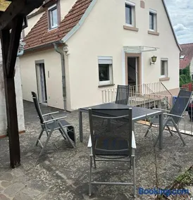 140qm Gästehaus Sunlight, 4 Schlafzimmer für bis zu 6 Personen, überdachte Terrasse, Parkplatz und Garage in Rimpar bei Würzburg - Image 1