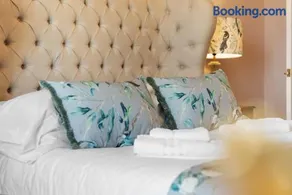 Luxury pair of Georgian Apartments, Hot tub, Sleeps 12, Seaside - Image 5