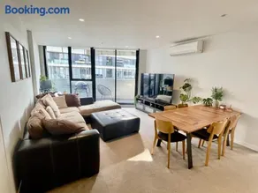Riverside Retreat - Image 1