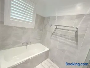 Peaceful Room in Modern Baulkham Hills Home - BH3 - Image 1