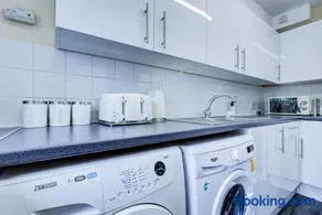 Spacious 2 Bed Apartment South London - Image 2