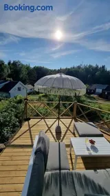 Romantic farmhouse with idyllic garden - Image 1