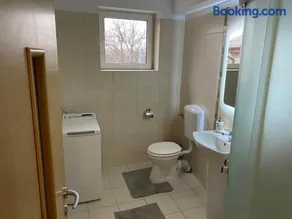 Penthouse 145mp - Living spatios - 2 Dormitoare cu bai private - Bucatarie complet utilata - Image 1