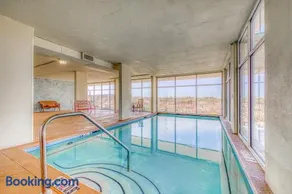 Fourth-floor beach condo w amazing views indoor pool & beach access - Image 3
