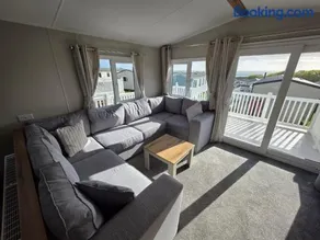 Luxury 3 bed sleeps 8 caravan with sea view - Image 4