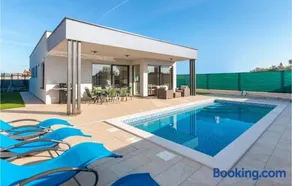 Two-Bedroom Holiday Home In Peroj - Image 3