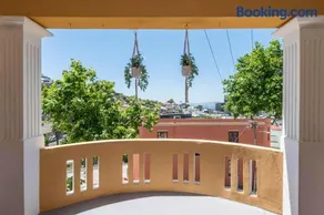 Trendy BoKaap apartment with exquisite views - Image 3