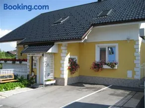 Mekina Guesthouse - Image 1