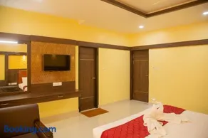 sri balaji grand hotel - Image 1