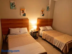 Hogar Entero , Ubicación Ideal cerca de todo - Image 1