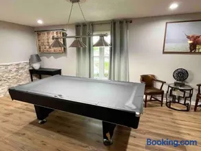 Charming Family Retreat Near Parks Fire Pit & Games - Image 3
