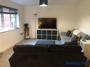 Large 2 bedroom apartment, 4 beds one 1 en-suite, Free parking Nr Chelt Elmore and Quays - Image 3