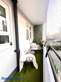 Central City Zone 1 Trendy Shoreditch Large 3 bed - Image 3