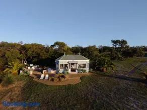 Luxury Couples Hideaway by the Sea - Image 2