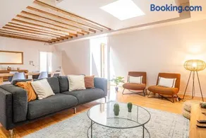 Downtown Seaview Apartment - Image 2