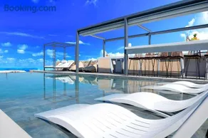 Grey Grand Villa Private Pool - Image 1