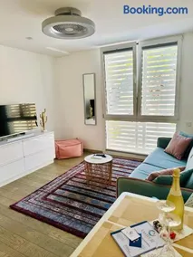 AMBER APARTMENTS - PINK STUDIO - Image 2