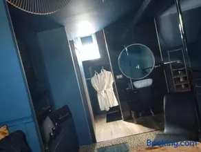 Ma Petite Chambre Parisienne - Image 1
