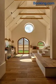 Reed Roof Retreat - Image 5