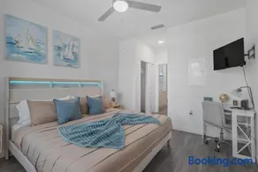 The modern Retreat Luxury Condo In St Pete near Downtown - Image 5