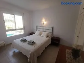 Luxury Paradise Beach Villa - Image 3