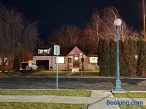 Lux Home, pet friendly,fully fenced - Image 4