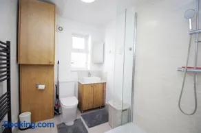 Lovely 1-Bedroom Flat in London near Blackhorse Rd - Image 2