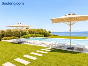 Miguel Luxury Beach Front Villa - Image 2