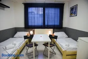 Hostel Seven - Image 2
