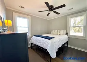 2 Bedroom - 1 Bath Waterfront Cottage with Spectacular Sunsets - Image 3