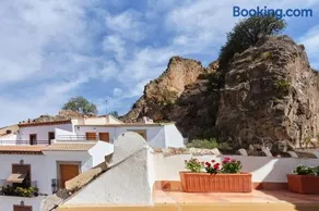 Casa del Álamo - Image 1