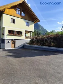 Haus im Grünen - Image 1