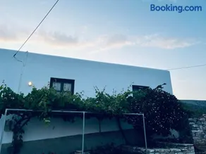 Anevalousa Beach House - Image 1
