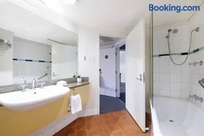 'Top Horizons' Resort style Stay with Pool & Ocean Views - Image 4