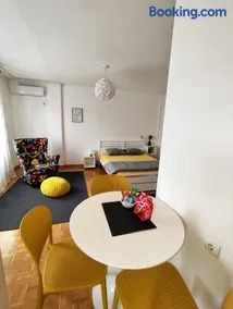FIVE - Image 4
