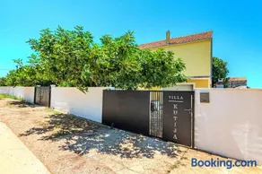 Villa Kutija with heated pool - Image 2