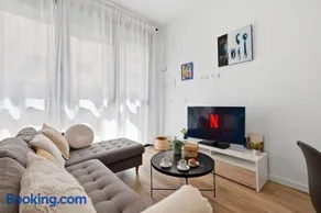 Loft Luminoso, Adaptado, Smart TV, AC, 2 Pax - Image 3