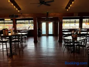 Porky's Lodge, Bar & Grill - Image 2
