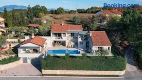 A stunning villa with a swimming pool in Lindar near Pazin - Image 3