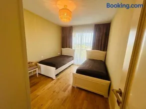 Spacieux apparemment dans une résidence de luxe avec piscine - Image 5