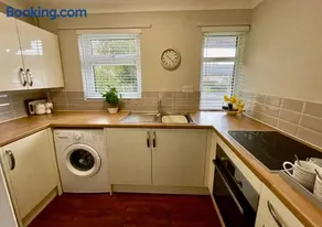 Cosy Bungalow Near Open Countryside - Image 3