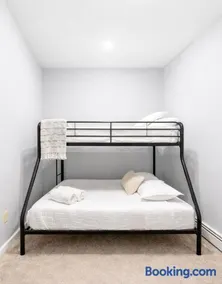 Cozy up with me! Longer stays! Free parking - Image 2